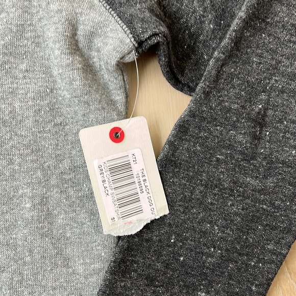 The Black Dog Kids Crewneck Grey Two-Toned Logo Graphic Sweatshirt Size S NEW - Picture 4 of 6